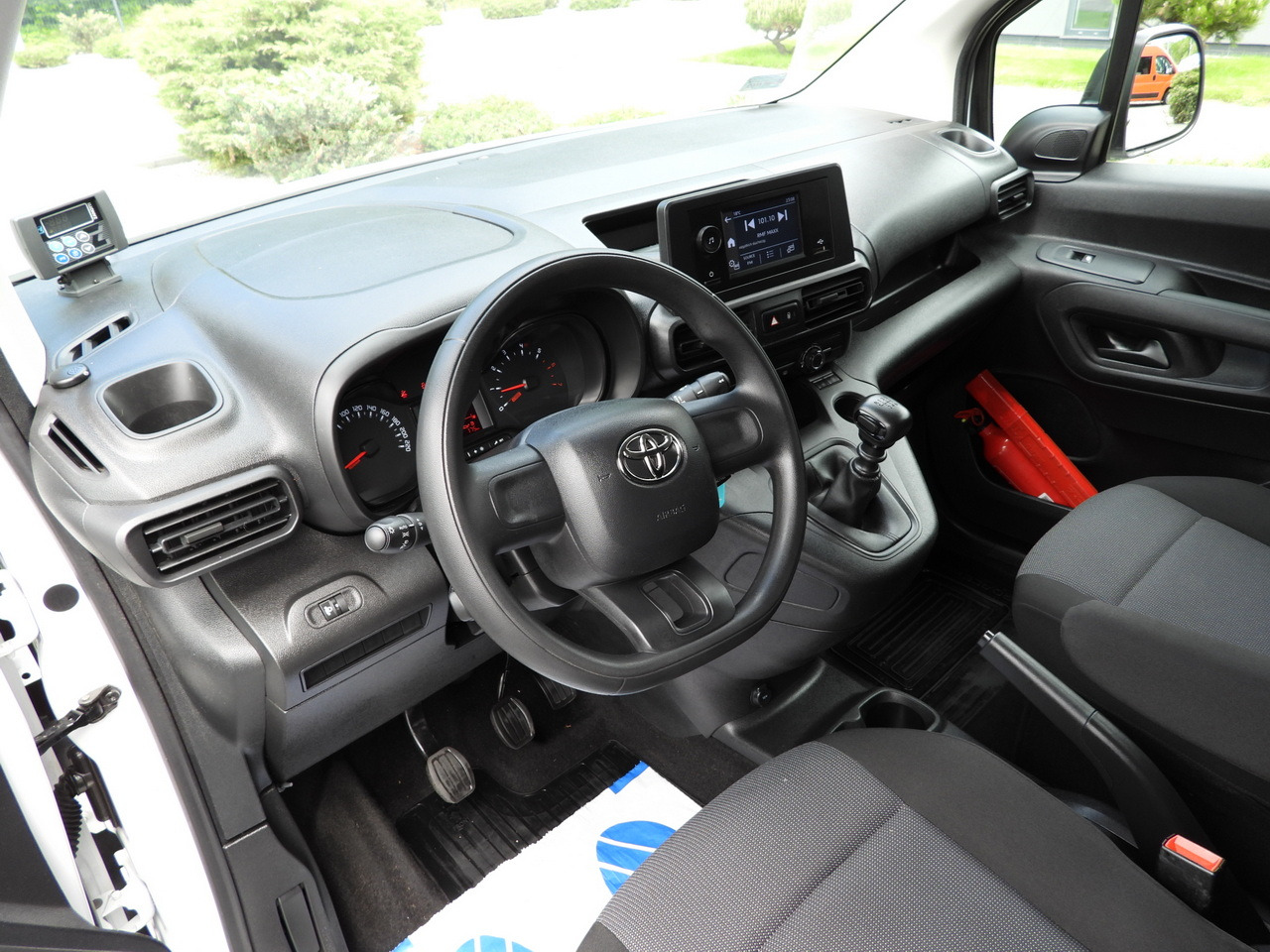 TOYOTA PROACE CITY  REFRIGERATOR VAN -15*C POWER SUPPLY 230V CRUISE CONTROL AIR CONDITIONING  100HP - Carrinha frigorífica: foto 2 TOYOTA PROACE CITY  REFRIGERATOR VAN -15*C POWER SUPPLY 230V CRUISE CONTROL AIR CONDITIONING  100HP - Carrinha frigorífica: foto 2