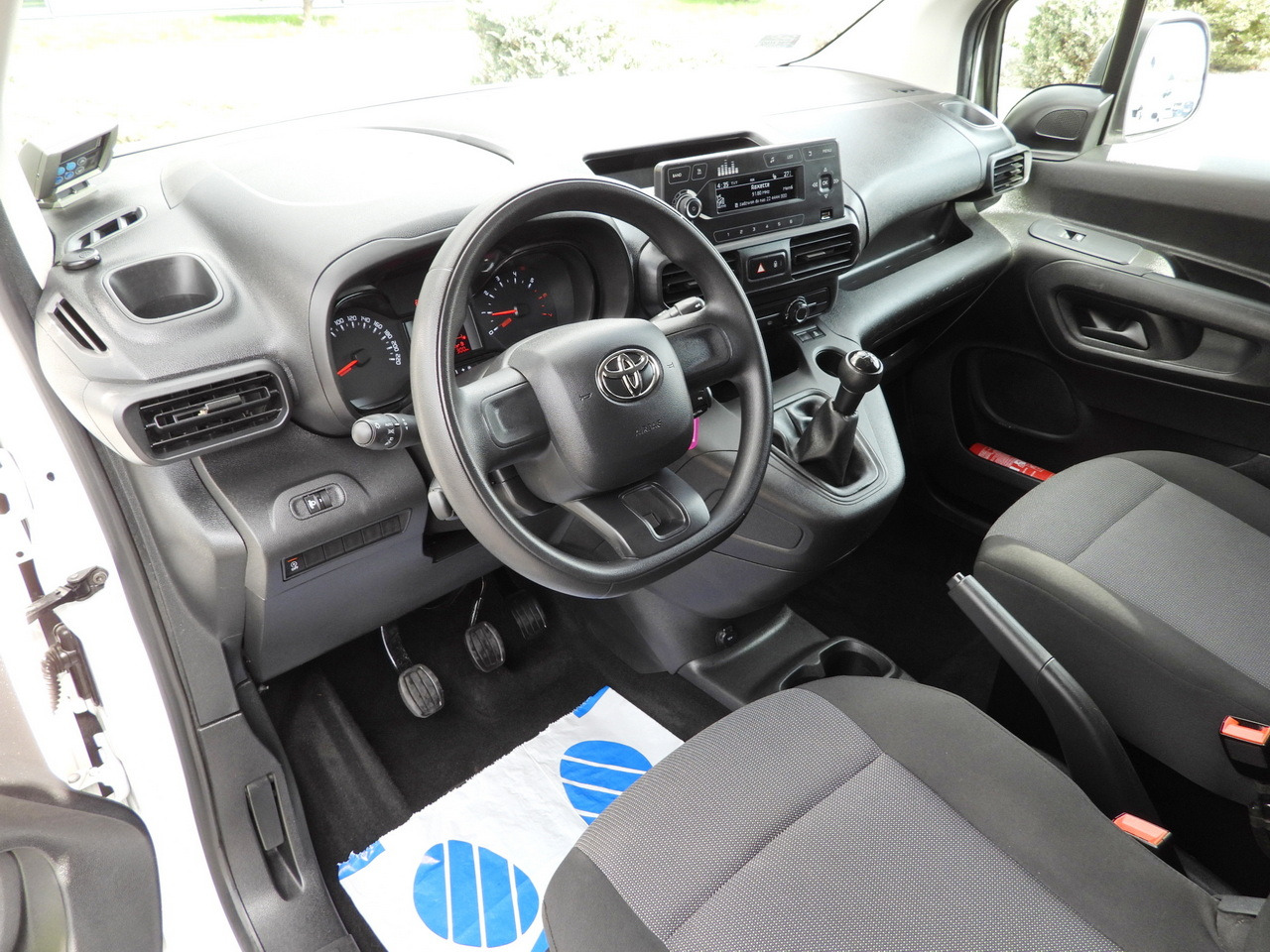 TOYOTA PROACE CITY  REFRIGERATOR VAN -15*C POWER SUPPLY 230V CRUISE CONTROL AIR CONDITIONING  100HP - Carrinha frigorífica: foto 2 TOYOTA PROACE CITY  REFRIGERATOR VAN -15*C POWER SUPPLY 230V CRUISE CONTROL AIR CONDITIONING  100HP - Carrinha frigorífica: foto 2