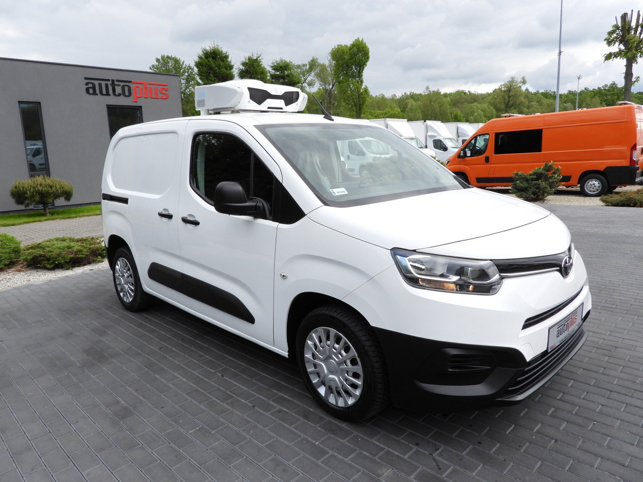 TOYOTA PROACE CITY  REFRIGERATOR VAN -15*C POWER SUPPLY 230V CRUISE CONTROL AIR CONDITIONING  100HP - Carrinha frigorífica: foto 4 TOYOTA PROACE CITY  REFRIGERATOR VAN -15*C POWER SUPPLY 230V CRUISE CONTROL AIR CONDITIONING  100HP - Carrinha frigorífica: foto 4