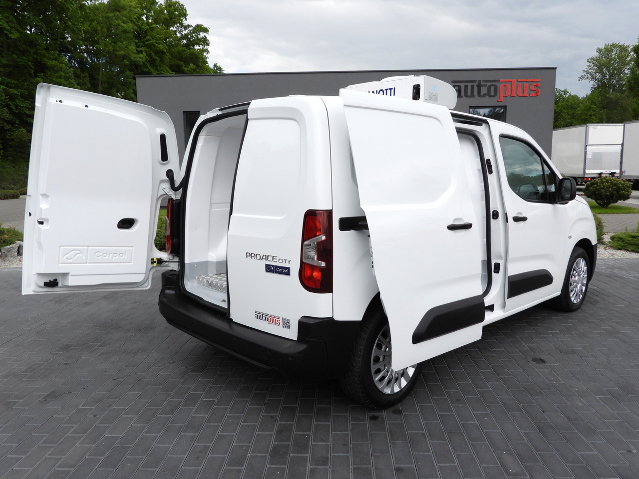 TOYOTA PROACE CITY  REFRIGERATOR VAN -15*C POWER SUPPLY 230V CRUISE CONTROL AIR CONDITIONING  100HP - Carrinha frigorífica: foto 3 TOYOTA PROACE CITY  REFRIGERATOR VAN -15*C POWER SUPPLY 230V CRUISE CONTROL AIR CONDITIONING  100HP - Carrinha frigorífica: foto 3