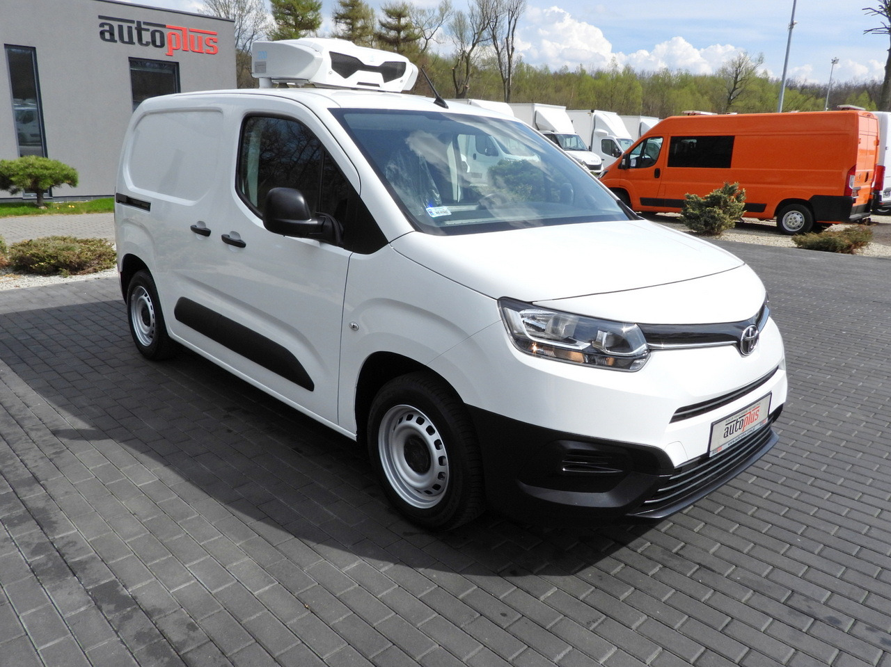 TOYOTA PROACE CITY  REFRIGERATOR VAN -15*C POWER SUPPLY 230V CRUISE CONTROL AIR CONDITIONING  100HP - Carrinha frigorífica: foto 4 TOYOTA PROACE CITY  REFRIGERATOR VAN -15*C POWER SUPPLY 230V CRUISE CONTROL AIR CONDITIONING  100HP - Carrinha frigorífica: foto 4