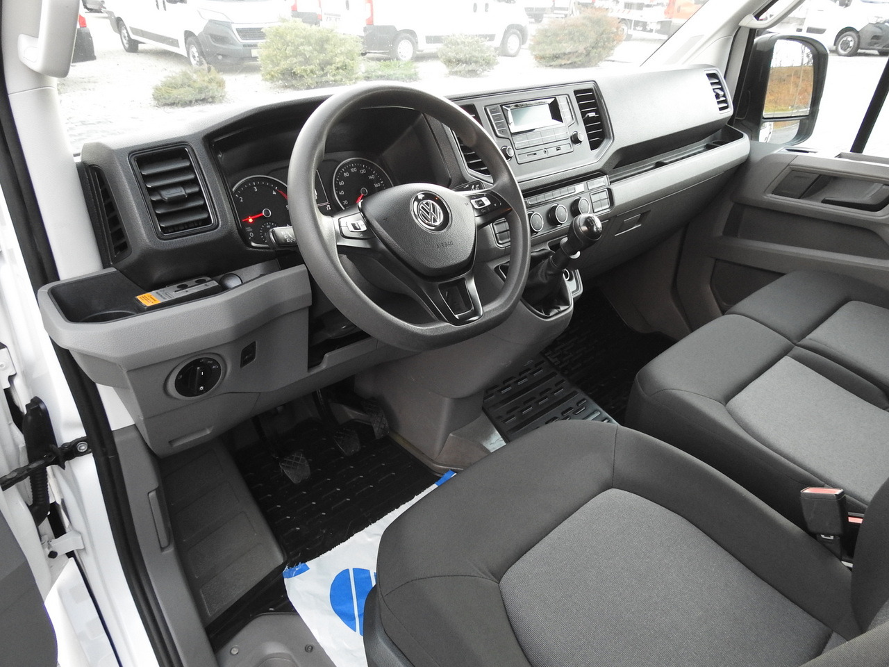 VOLKSWAGEN CRAFTER 4X4 4MOTION BOX DELIVERY VAN 7 SEATS AIR CONDITIONING 140HP - Furgão: foto 2 VOLKSWAGEN CRAFTER 4X4 4MOTION BOX DELIVERY VAN 7 SEATS AIR CONDITIONING 140HP - Furgão: foto 2