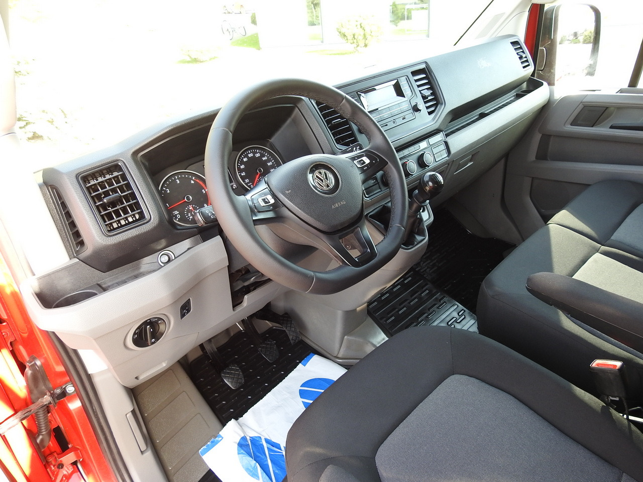 VOLKSWAGEN CRAFTER STAKE BODY DOUBLE CABIN DOKA 7 SEATS AIR CONDITIONING 140HP - Carrinha cabine dupla: foto 2 VOLKSWAGEN CRAFTER STAKE BODY DOUBLE CABIN DOKA 7 SEATS AIR CONDITIONING 140HP - Carrinha cabine dupla: foto 2