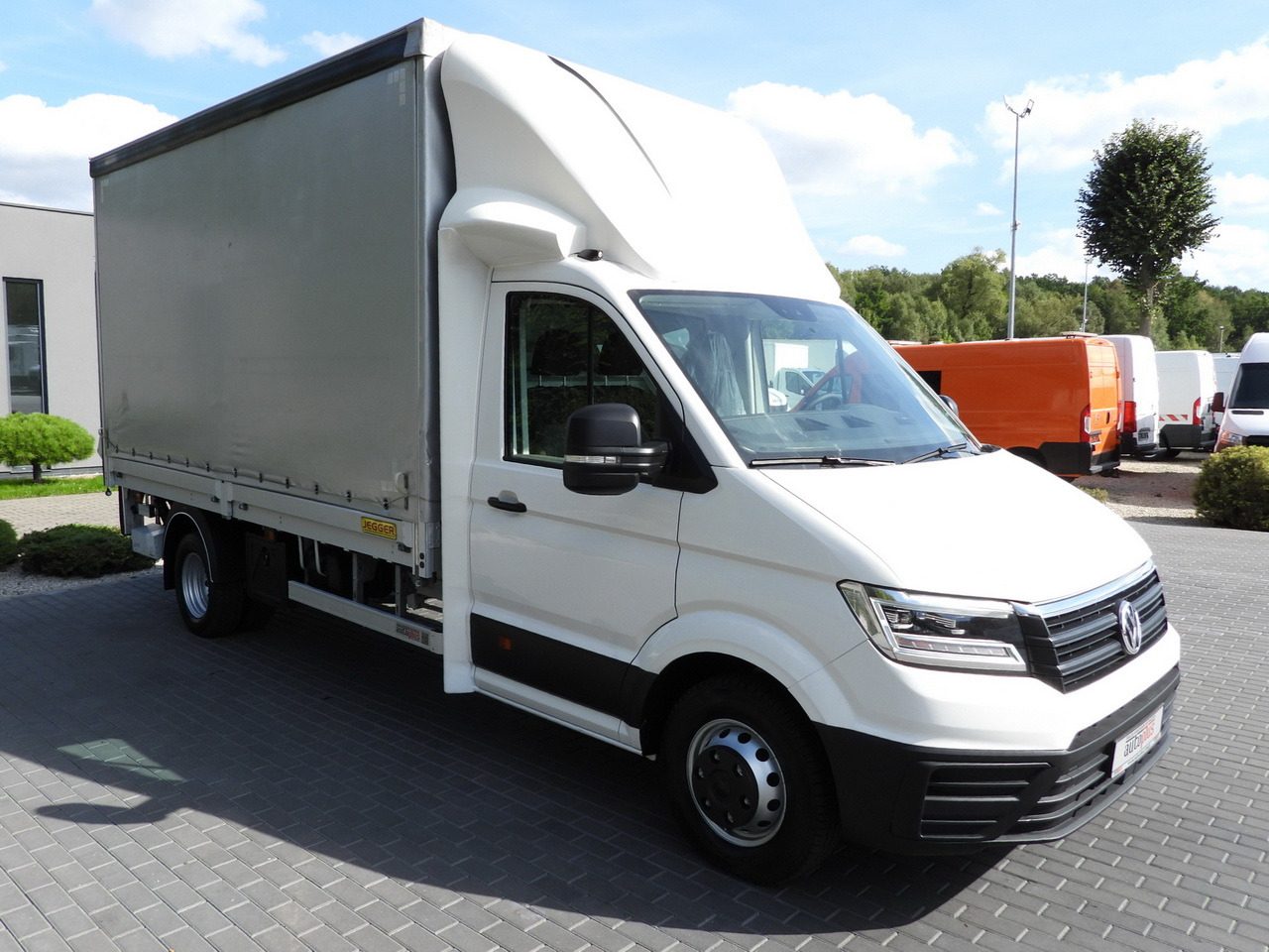 VOLKSWAGEN CRAFTER TARPAULIN LIFT 8 PALLETS CRUISE CONTROL LED LIGHTS TWIN WHEELS AIR CONDITIONING 180HP - Carrinha de lona: foto 4 VOLKSWAGEN CRAFTER TARPAULIN LIFT 8 PALLETS CRUISE CONTROL LED LIGHTS TWIN WHEELS AIR CONDITIONING 180HP - Carrinha de lona: foto 4