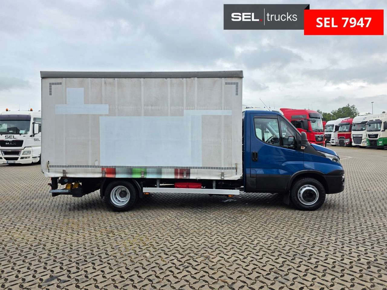 Iveco Daily 70C18 Hi-Matic / Ladebordwand / 3 Sitzen - Carrinha de lona: foto 4 Iveco Daily 70C18 Hi-Matic / Ladebordwand / 3 Sitzen - Carrinha de lona: foto 4