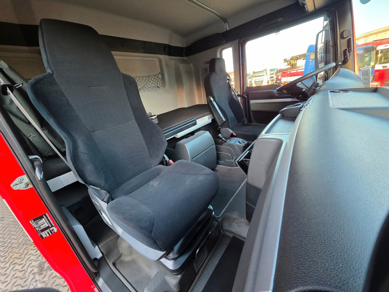 Camião grua MAN TGX 26.360 6x2-2 BL / Intarder / HIAB 166K PRO: foto 27 Camião grua MAN TGX 26.360 6x2-2 BL / Intarder / HIAB 166K PRO: foto 27