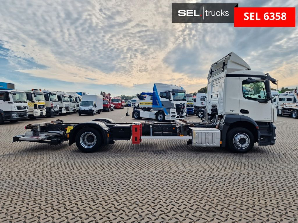 Mercedes-Benz Antos 1840 / Ladebordwand / Retarder Mercedes-Benz Antos 1840 / Ladebordwand / Retarder - Camião transportador de contêineres/ Caixa móvel: foto 4 Mercedes-Benz Antos 1840 / Ladebordwand / Retarder Mercedes-Benz Antos 1840 / Ladebordwand / Retarder - Camião transportador de contêineres/ Caixa móvel: foto 4