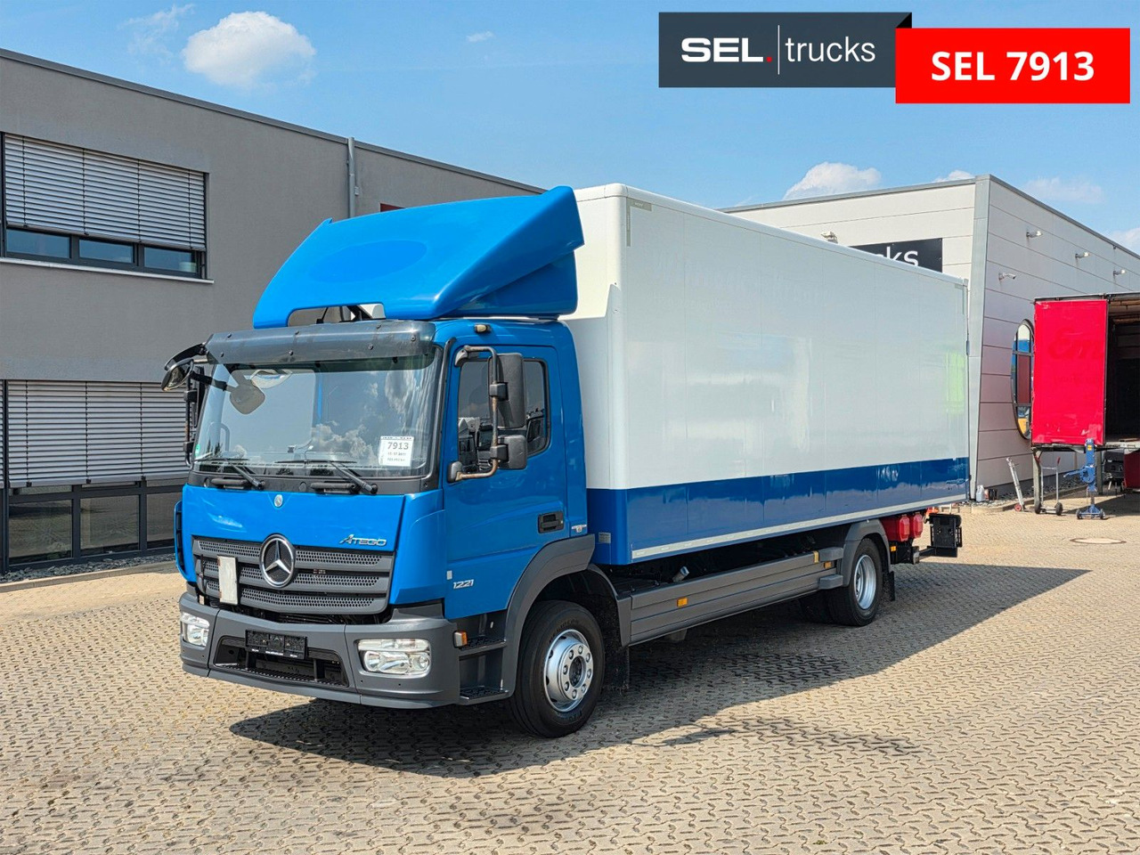 Mercedes-Benz Atego 1221 / Ladebordwand - Camião furgão: foto 1 Mercedes-Benz Atego 1221 / Ladebordwand - Camião furgão: foto 1