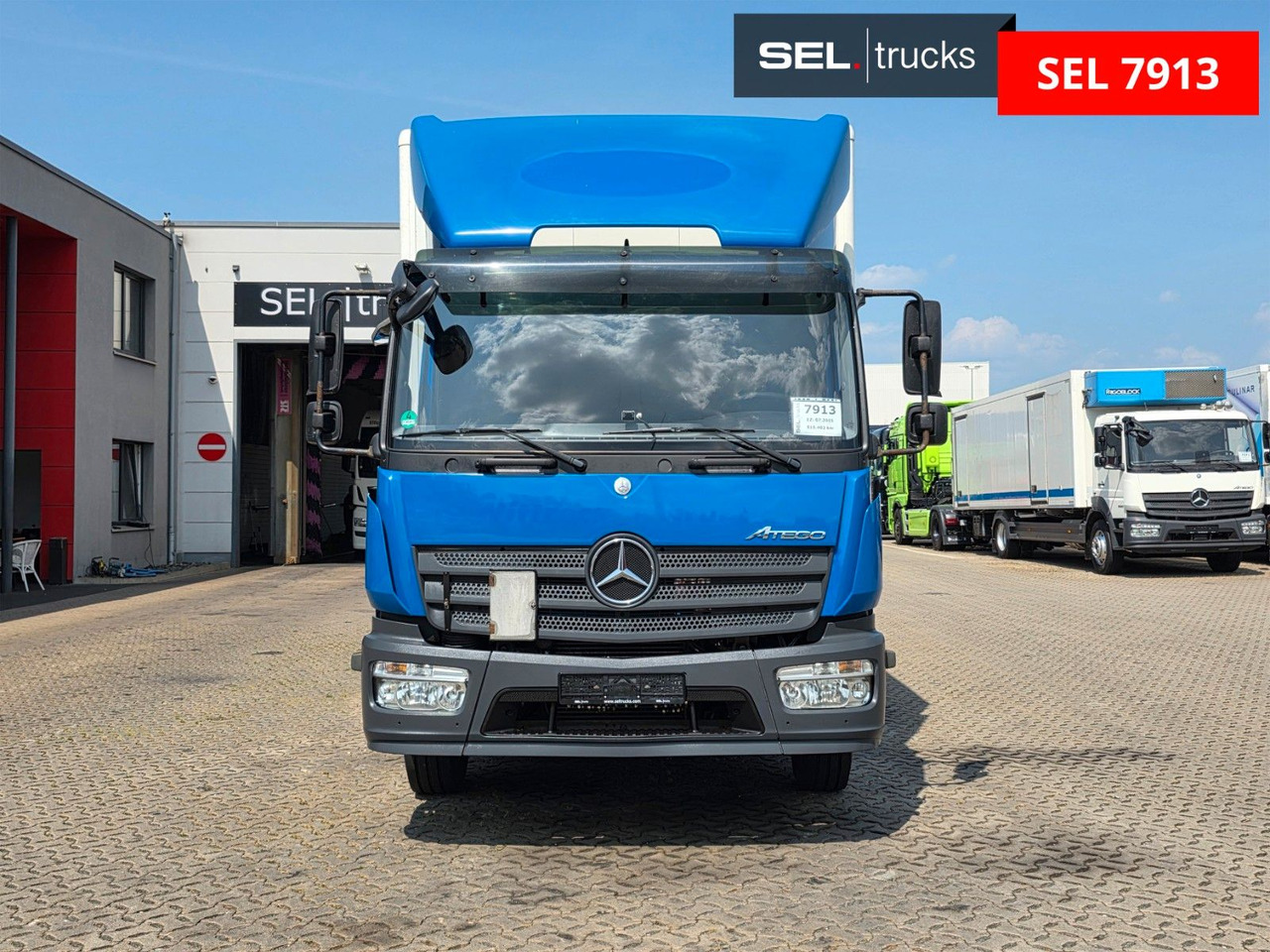Mercedes-Benz Atego 1221 / Ladebordwand - Camião furgão: foto 2 Mercedes-Benz Atego 1221 / Ladebordwand - Camião furgão: foto 2