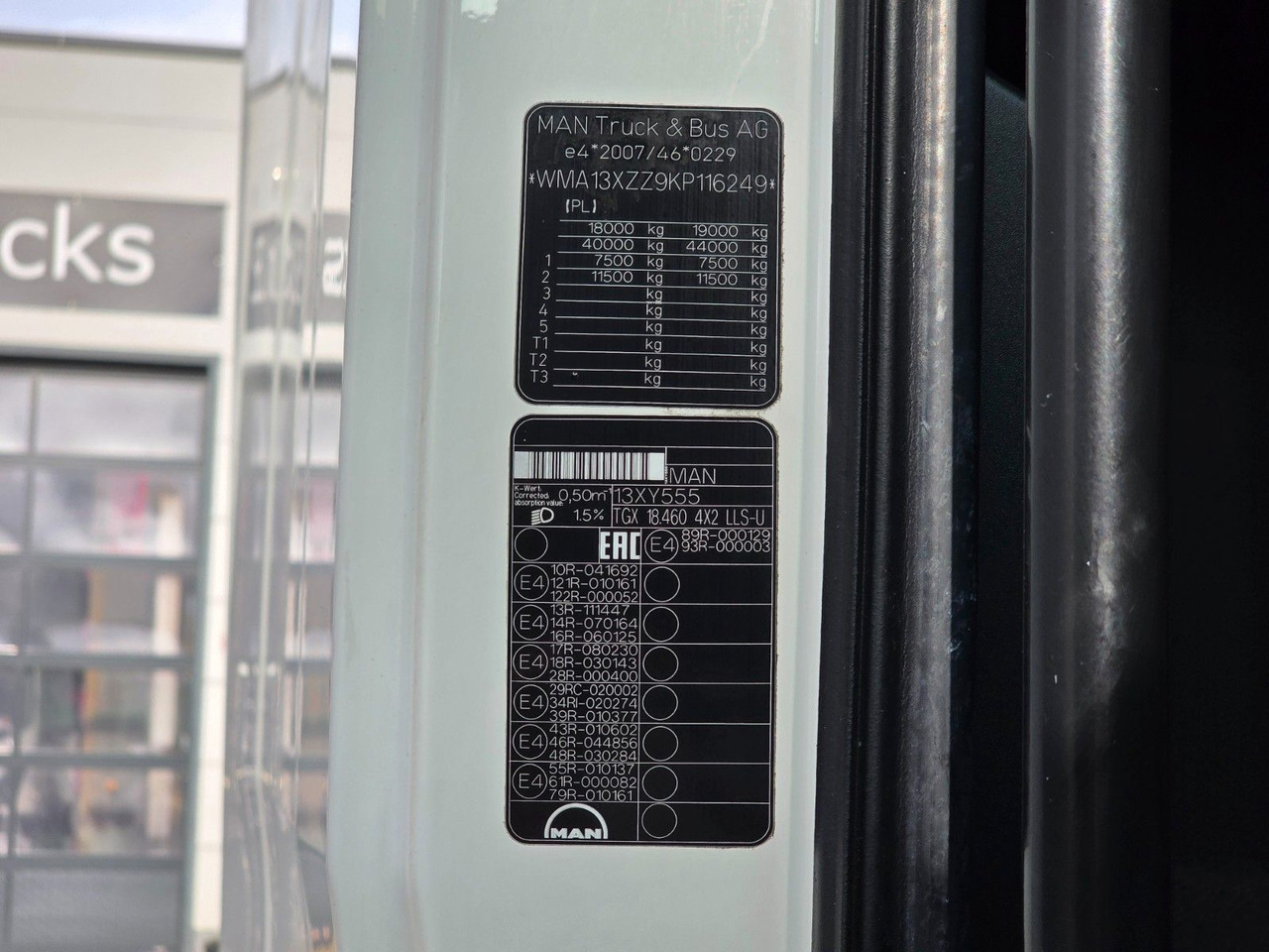 Tractor MAN TGX 18.460 4X2 LLS-U / Retarder / 2 Tanks: foto 25 Tractor MAN TGX 18.460 4X2 LLS-U / Retarder / 2 Tanks: foto 25