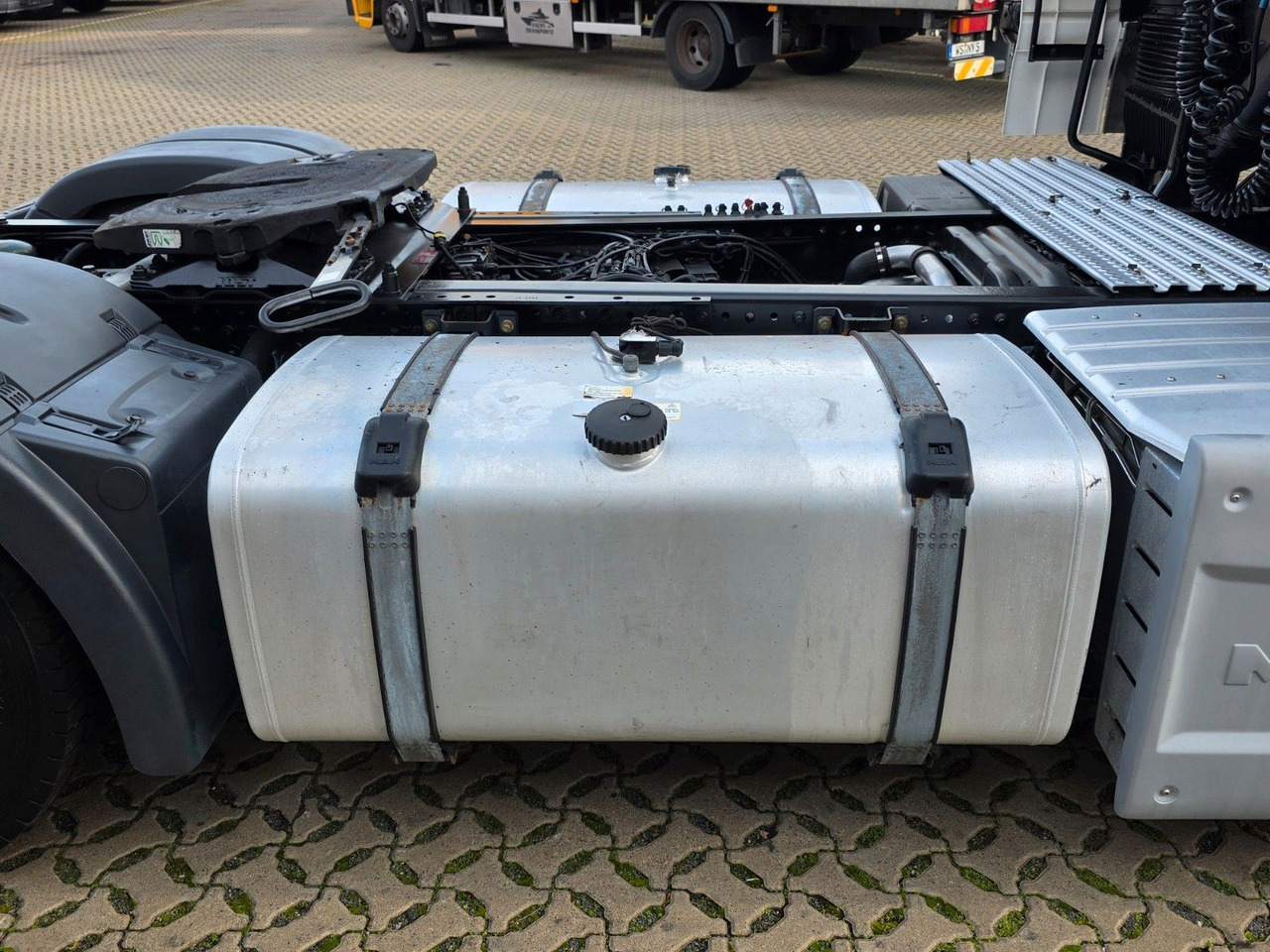 Tractor MAN TGX 18.460 4X2 LLS-U / Retarder / 2 Tanks: foto 17 Tractor MAN TGX 18.460 4X2 LLS-U / Retarder / 2 Tanks: foto 17