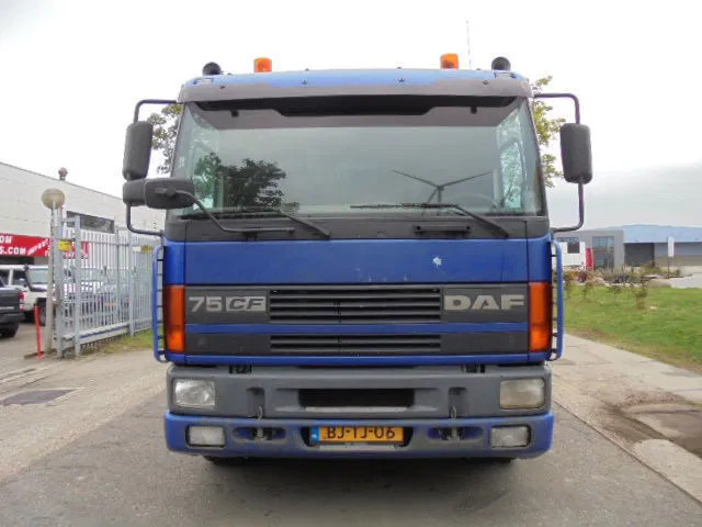 DAF 75.270 4X2 NL TRUCK - Camião grua: foto 2 DAF 75.270 4X2 NL TRUCK - Camião grua: foto 2