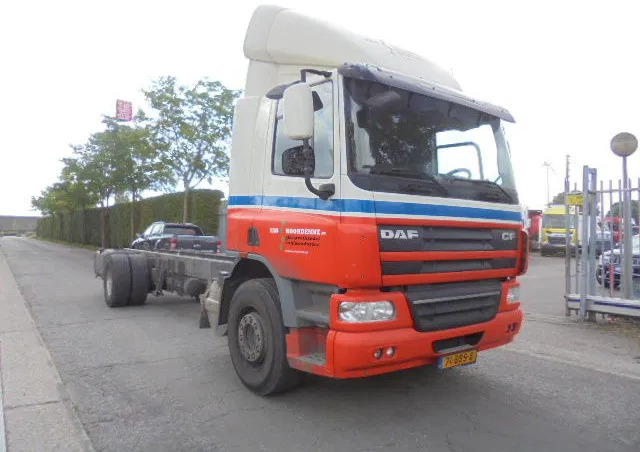 DAF CF 250 NL TRUCK - Camião chassi: foto 3 DAF CF 250 NL TRUCK - Camião chassi: foto 3