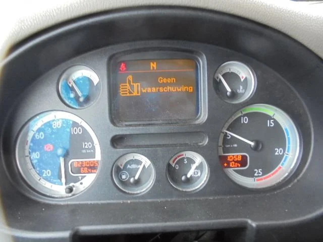 Camião furgão DAF CF 85 360: foto 16