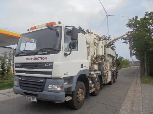 DAF CF 85.410 8X4 BLADGEVEERD - Caminhão limpa fossa: foto 1 DAF CF 85.410 8X4 BLADGEVEERD - Caminhão limpa fossa: foto 1