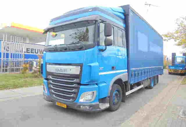 DAF XF 410 6X2 NL TRUCK TUV 03-26 - Camião de lona: foto 1 DAF XF 410 6X2 NL TRUCK TUV 03-26 - Camião de lona: foto 1