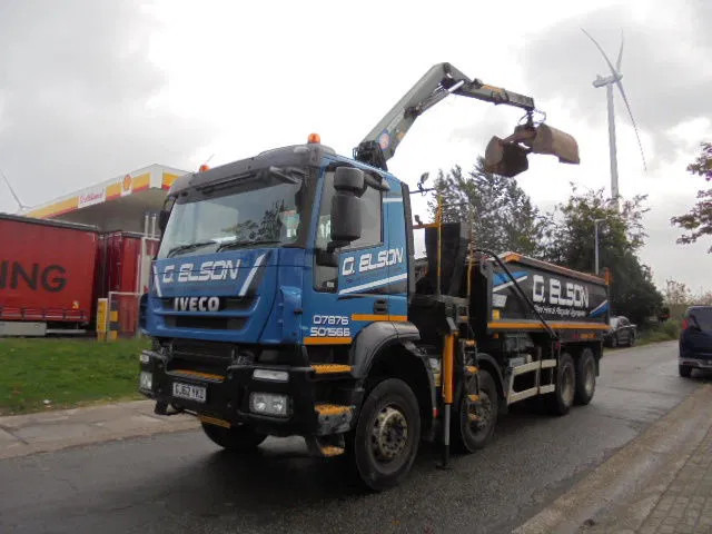 Iveco AD340T36 8X4 - Camião basculante, Camião grua: foto 1 Iveco AD340T36 8X4 - Camião basculante, Camião grua: foto 1