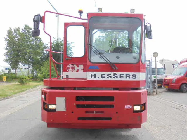 MOL YM225/4X2 40KM/H - Tractor de terminal: foto 2 MOL YM225/4X2 40KM/H - Tractor de terminal: foto 2