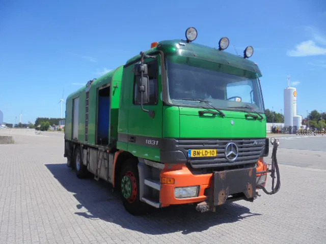 Mercedes-Benz Actros 1831 1831 Bitumensprayer - Caminhão tanque: foto 3 Mercedes-Benz Actros 1831 1831 Bitumensprayer - Caminhão tanque: foto 3