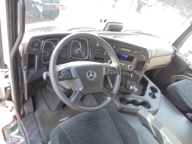 Fotografia de interior 1: Camião chassi Mercedes-Benz Actros 2340 6X2 EUR 6