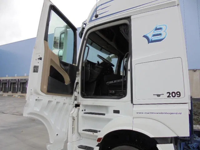 Camião chassi Mercedes-Benz Actros 2542 6X2: foto 9