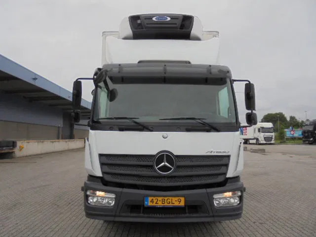 Mercedes-Benz Atego 1218 - Camião isotérmico: foto 2 Mercedes-Benz Atego 1218 - Camião isotérmico: foto 2