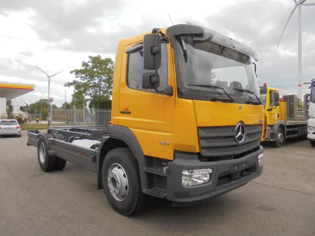 Mercedes-Benz Atego 1518 NEW DEMO MET FABRIEKS GARANTIE - Camião chassi: foto 3 Mercedes-Benz Atego 1518 NEW DEMO MET FABRIEKS GARANTIE - Camião chassi: foto 3