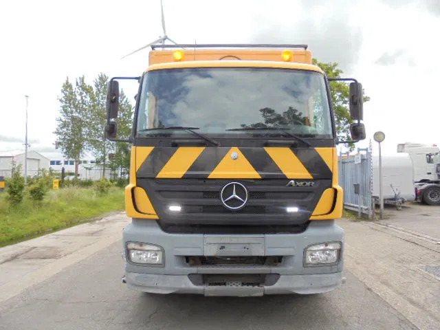 Mercedes-Benz Axor 1828 - Camião grua: foto 2 Mercedes-Benz Axor 1828 - Camião grua: foto 2