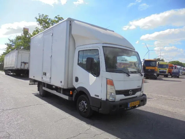 Nissan Cabstar 35.14 - Carrinha de contentor: foto 3 Nissan Cabstar 35.14 - Carrinha de contentor: foto 3