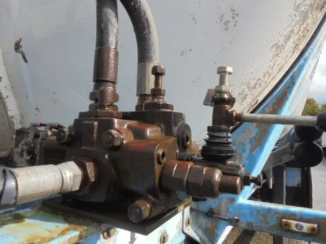 SPITZER BP SK 50 - Semirreboque tanque: foto 3 SPITZER BP SK 50 - Semirreboque tanque: foto 3