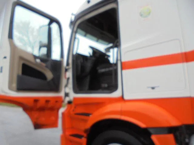Tractor Mercedes-Benz Actros 1836 LS: foto 11