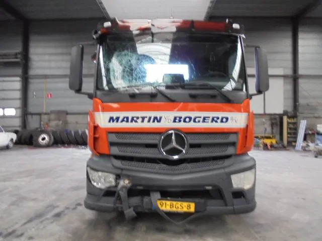Mercedes-Benz Antos 1832 CABINE SCHADE FOR PARTS - Tractor: foto 2 Mercedes-Benz Antos 1832 CABINE SCHADE FOR PARTS - Tractor: foto 2