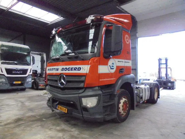 Mercedes-Benz Antos 1832 CABINE SCHADE FOR PARTS - Tractor: foto 1 Mercedes-Benz Antos 1832 CABINE SCHADE FOR PARTS - Tractor: foto 1