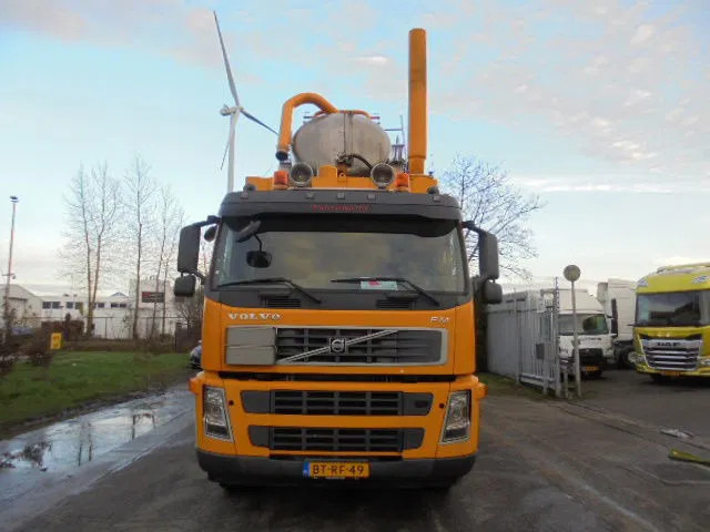 Volvo FM 400 8X4 NL TRUCK - Caminhão limpa fossa: foto 2 Volvo FM 400 8X4 NL TRUCK - Caminhão limpa fossa: foto 2