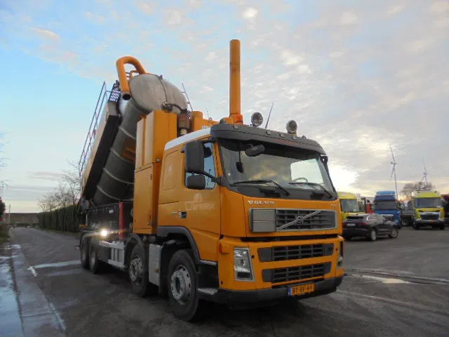 Volvo FM 400 8X4 NL TRUCK - Caminhão limpa fossa: foto 3 Volvo FM 400 8X4 NL TRUCK - Caminhão limpa fossa: foto 3