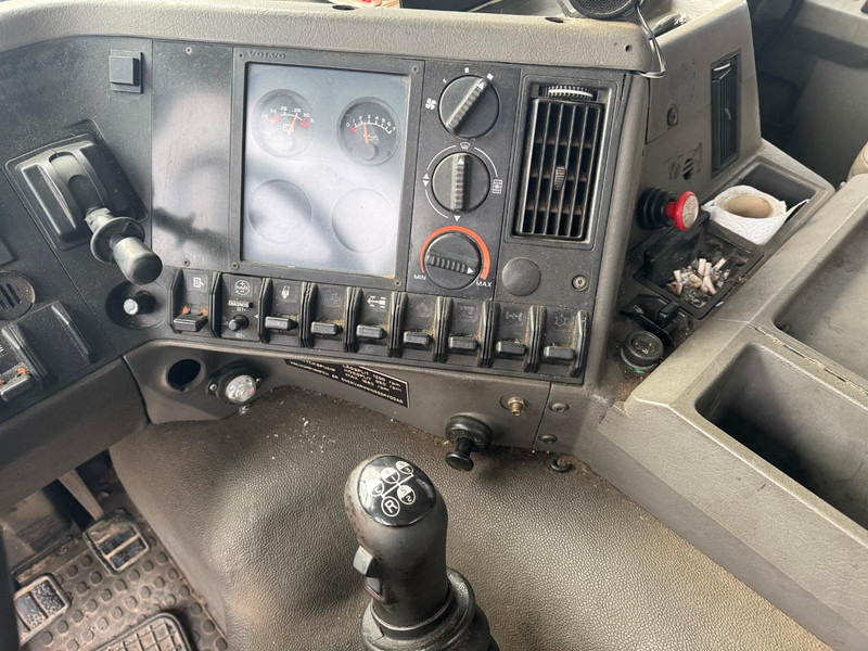 Caminhão limpa fossa Volvo FL 10, 13200 liter: foto 8