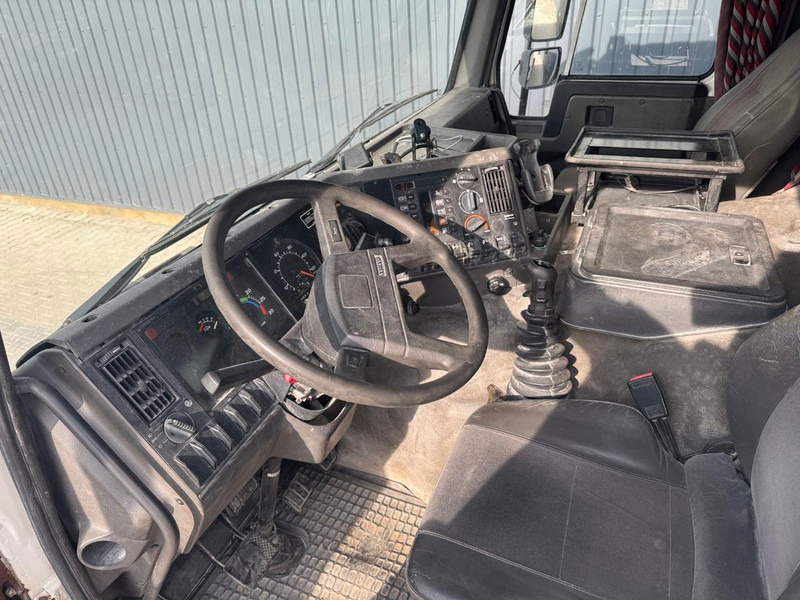 Volvo FL 7 260 - Caminhão tanque: foto 5 Volvo FL 7 260 - Caminhão tanque: foto 5