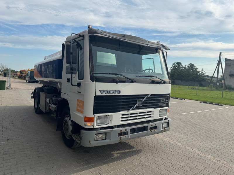 Volvo FL 7 260 - Caminhão tanque: foto 2 Volvo FL 7 260 - Caminhão tanque: foto 2