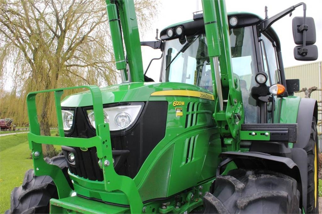 John Deere 6120M with 623R loader - Trator: foto 3 John Deere 6120M with 623R loader - Trator: foto 3