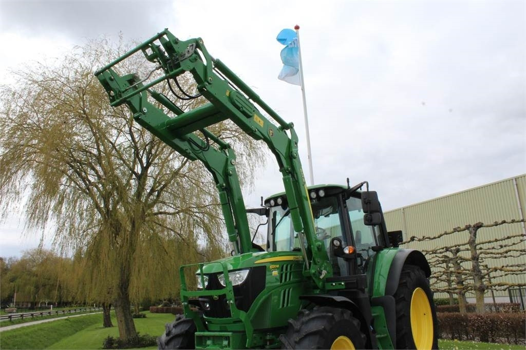 John Deere 6120M with 623R loader - Trator: foto 2 John Deere 6120M with 623R loader - Trator: foto 2