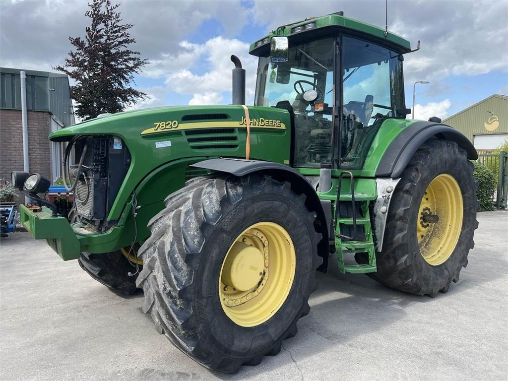 John Deere 7820 - Trator: foto 1 John Deere 7820 - Trator: foto 1
