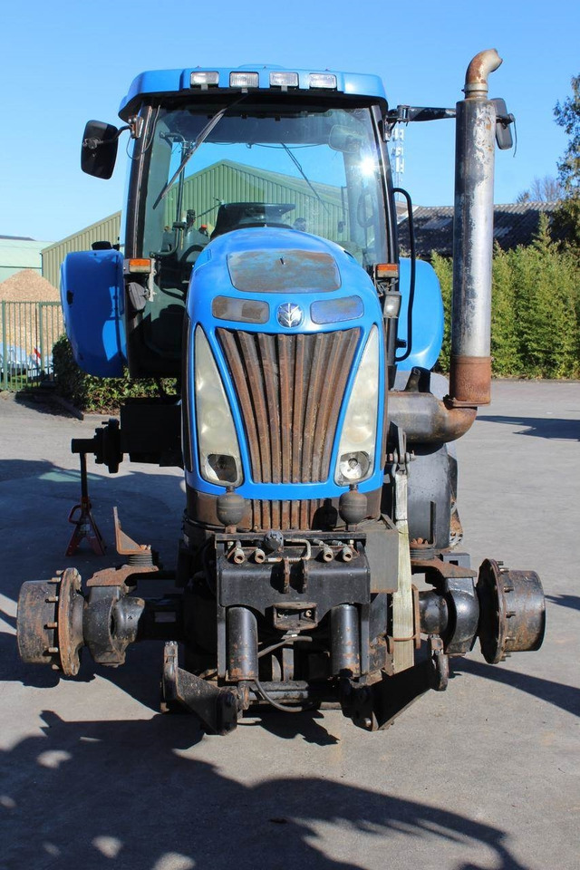 New Holland T8020 - Trator: foto 4 New Holland T8020 - Trator: foto 4