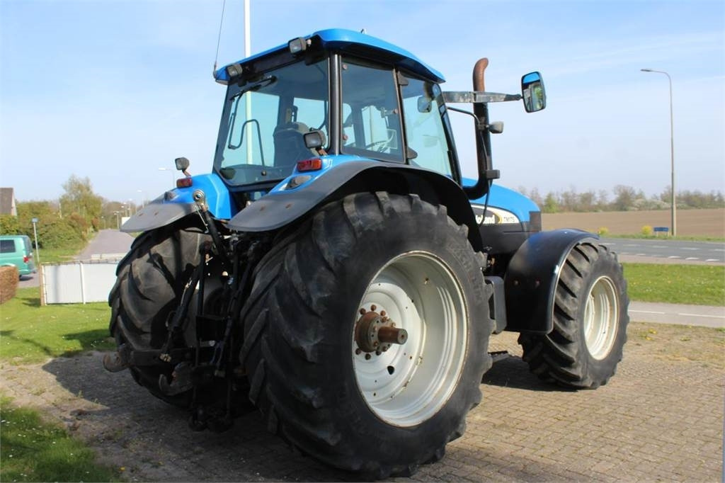 New Holland TM175 - Trator: foto 3 New Holland TM175 - Trator: foto 3