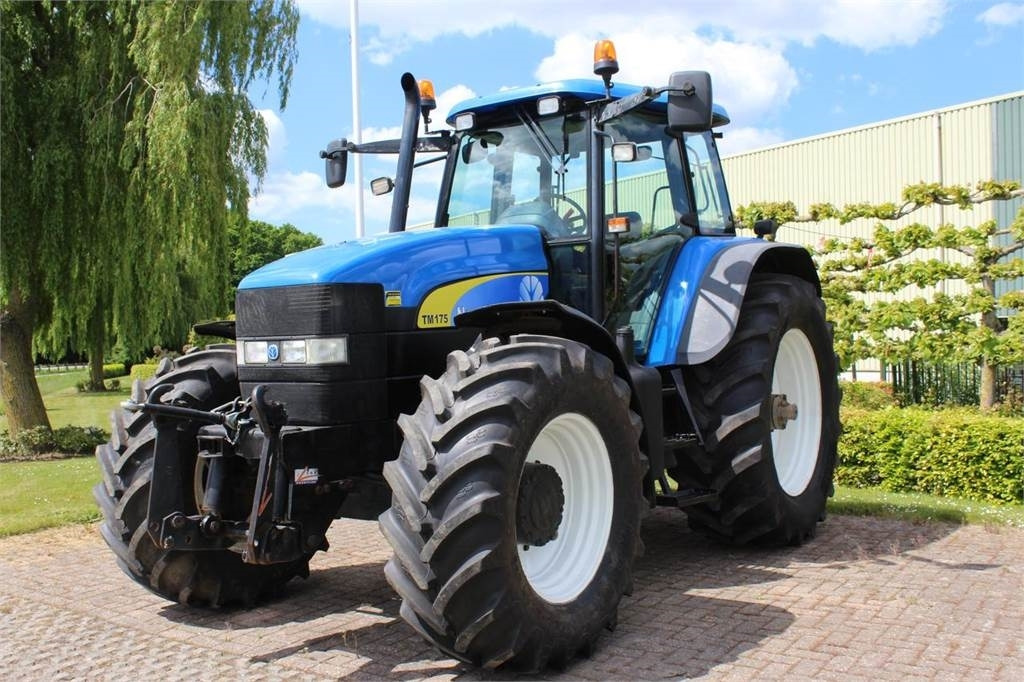 New Holland TM175 - Trator: foto 1 New Holland TM175 - Trator: foto 1