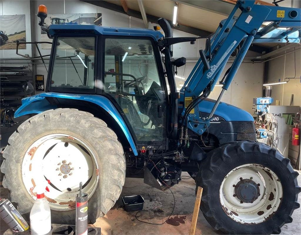 New Holland TS 90 - Trator: foto 3 New Holland TS 90 - Trator: foto 3