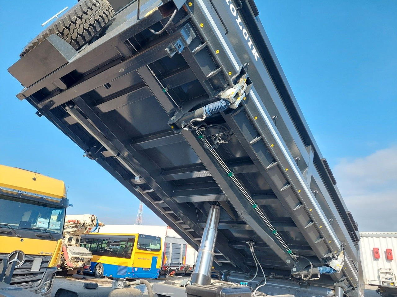 Iveco AS360X53Z Stralis X-WAY 8x4 Bordmatik - Camião basculante: foto 5 Iveco AS360X53Z Stralis X-WAY 8x4 Bordmatik - Camião basculante: foto 5