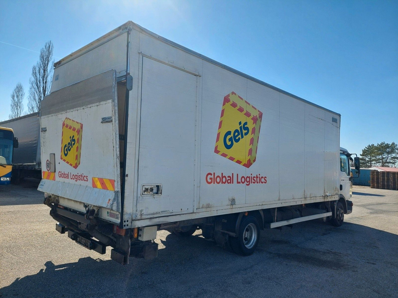 MAN TGL 7.180 4X2 BL - Carrinha de contentor: foto 4 MAN TGL 7.180 4X2 BL - Carrinha de contentor: foto 4