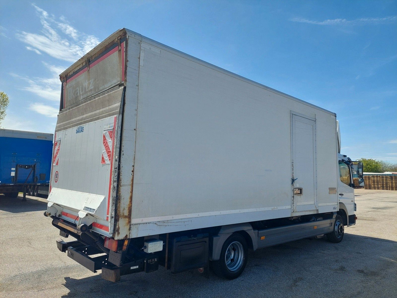 Mercedes-Benz Atego 816 4x2 - Carrinha de contentor: foto 4 Mercedes-Benz Atego 816 4x2 - Carrinha de contentor: foto 4
