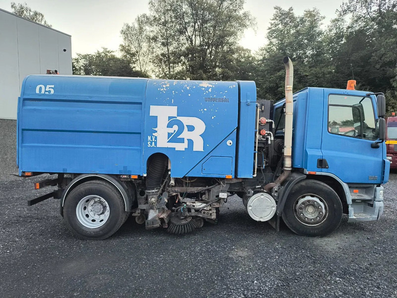 DAF CF 75.250 DRIVING CONDITION - SWEEPER NEEDS REPAIRMENT - Varredora urbana: foto 4 DAF CF 75.250 DRIVING CONDITION - SWEEPER NEEDS REPAIRMENT - Varredora urbana: foto 4