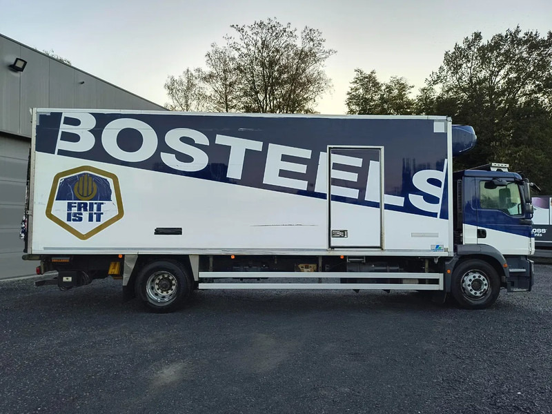 MAN TGM 18.250 2 COMPARTMENTS - 2000KG TAIL LIFT - PROBLEM COOLING UNIT - Camião frigorífico: foto 4 MAN TGM 18.250 2 COMPARTMENTS - 2000KG TAIL LIFT - PROBLEM COOLING UNIT - Camião frigorífico: foto 4